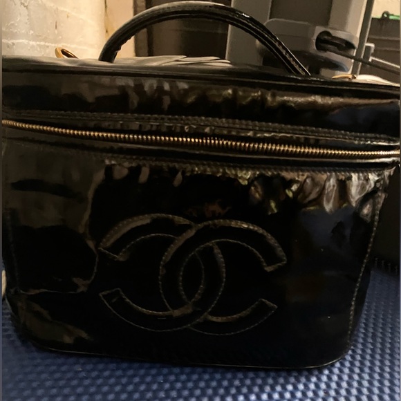 Chanel Vanity & Chanel KeyCharm - Picture 8 of 11